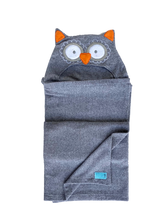 Cargar imagen en el visor de la galería, Toalla Búho Gris (disponible en pico gris o naranja)