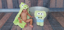 Cargar imagen en el visor de la galería, bata para baño verde cocodrilo